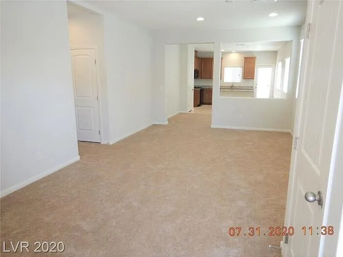 4 bed, 2.0 bath, 1494 sqft, $2,100 — Photo 2