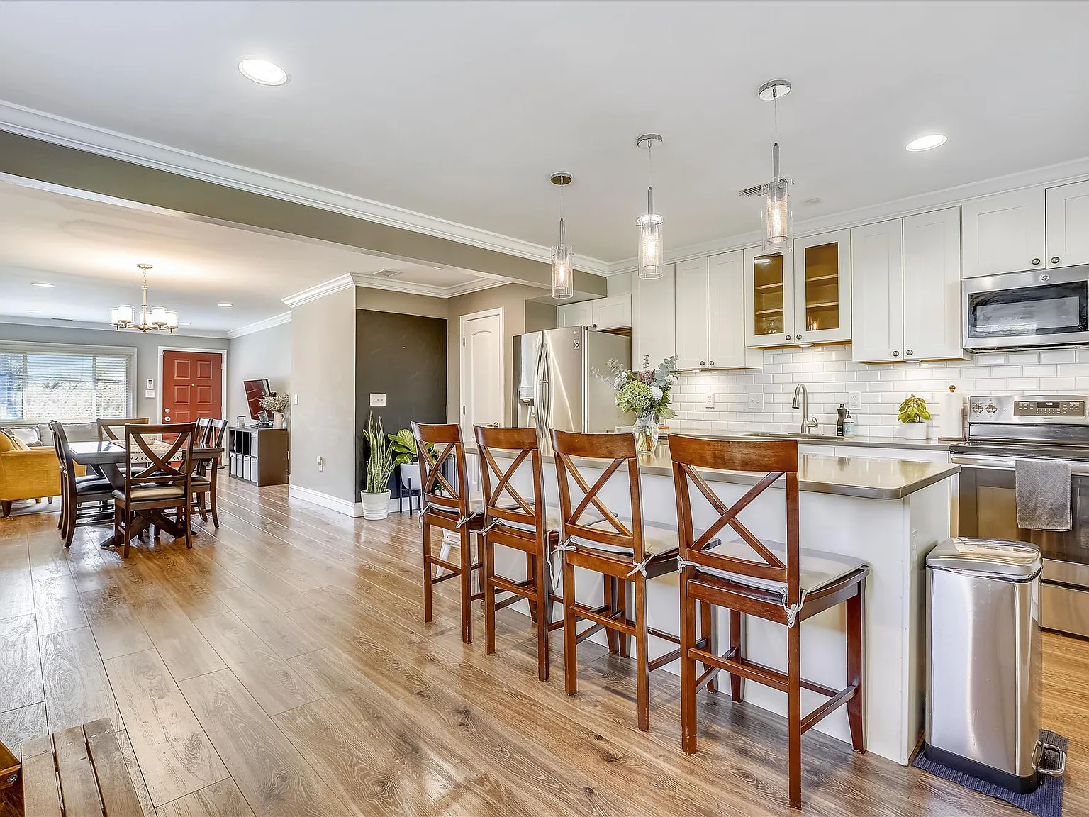 3 bed, 1326 sqft, $3,200 — Photo 3