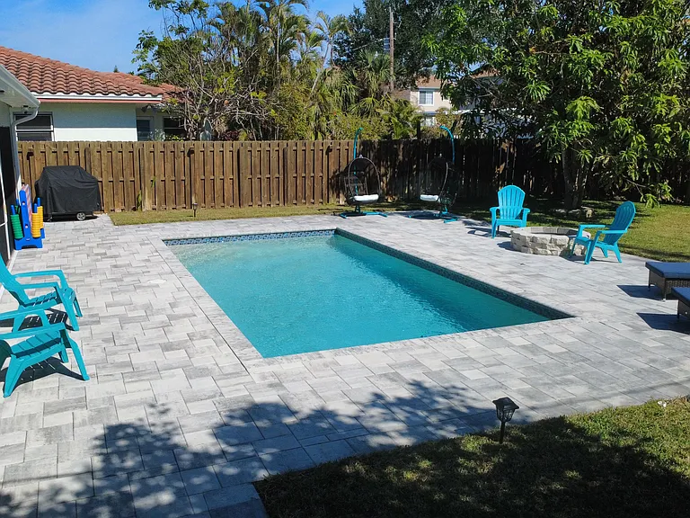 560 E Valley Dr — Photo 12