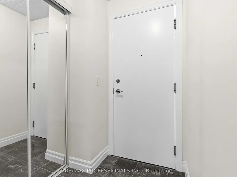 2121 Lake Shore Blvd W #607 — Photo 2