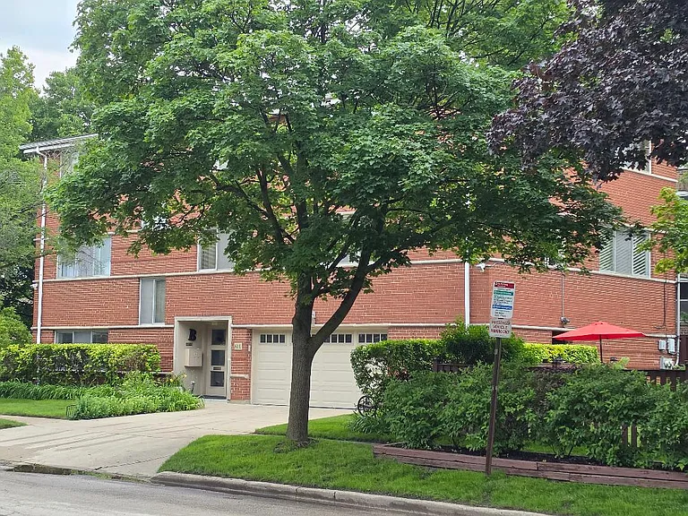 Wesley Ave — Photo 16