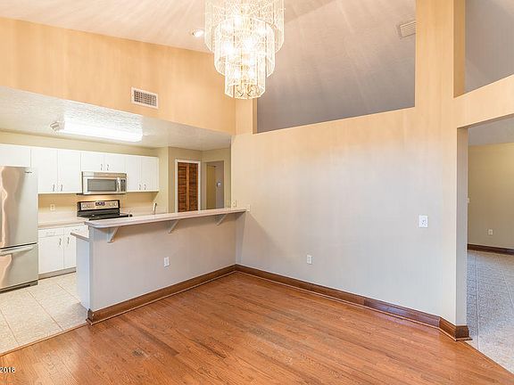 4th image of 335 Island Oaks Pl