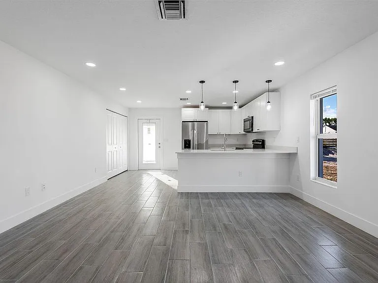 3018 SE Iris St — Photo 4