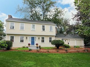 253 E Drury Ln, North Barrington, IL 60010