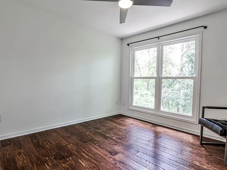 Colonial Dr — Photo 17