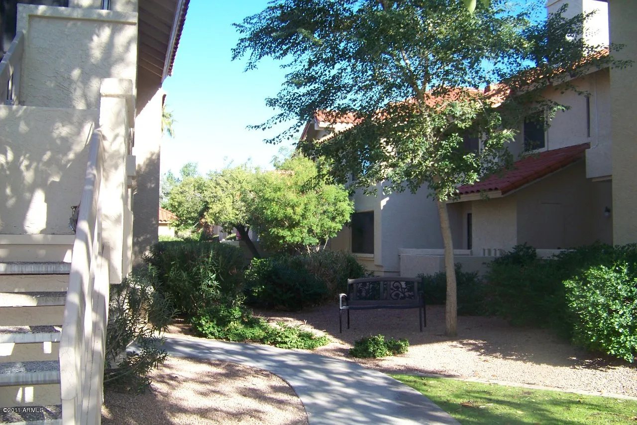 2 bed, 2.0 bath, 1091 sqft, $1,600 — Photo 1