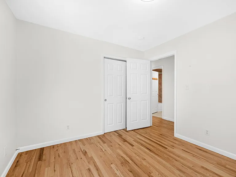 14 Elizabeth St #1 — Photo 14