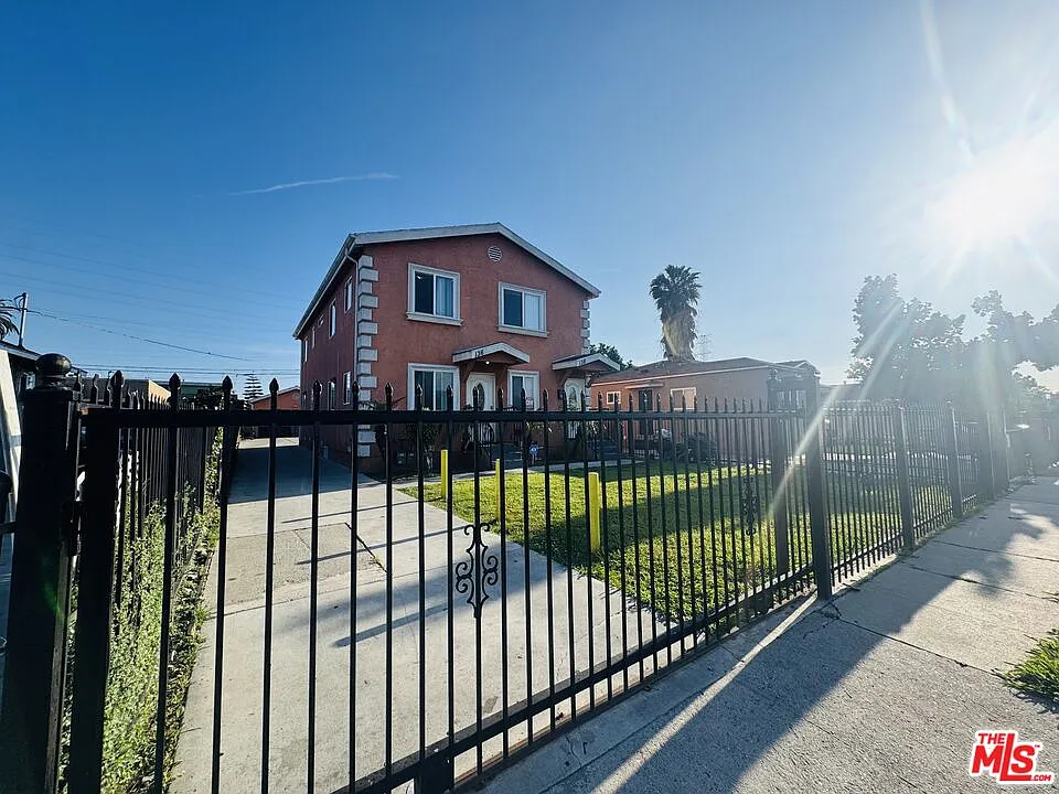 4 bed, 2.0 bath, 1275 sqft, $3,490 — Photo 2
