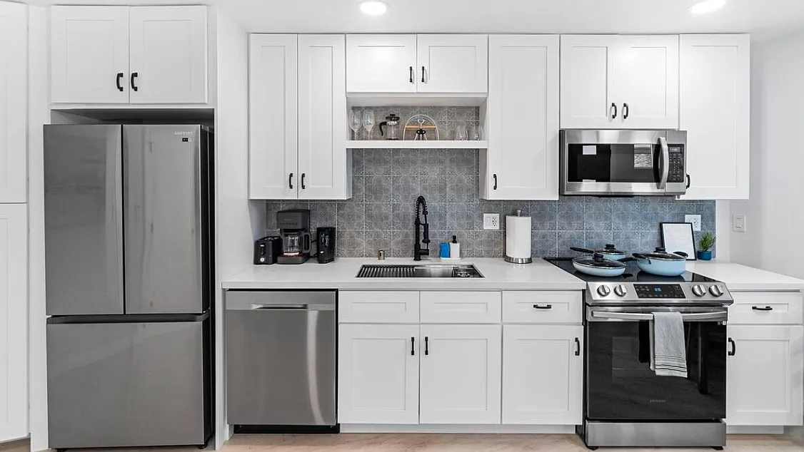 1 bed, 420 sqft, $3,450 — Photo 2