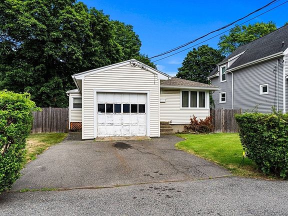 3rd image of 11 Pennybrook Rd