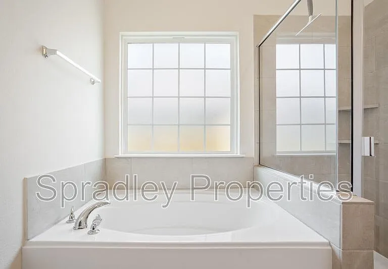 1925 Bayou Wood Ln — Photo 17