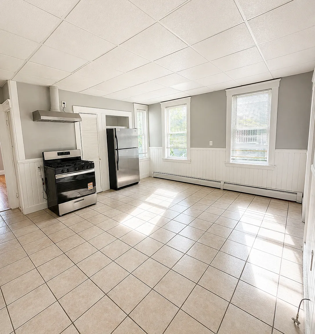 3 bed, 1193 sqft, $2,100 — Photo 3