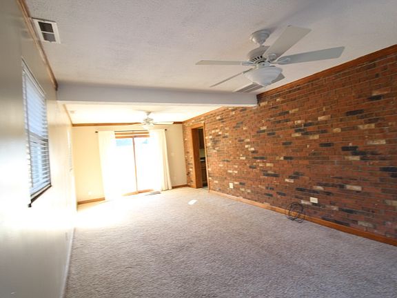 5th image of 210 Michael St