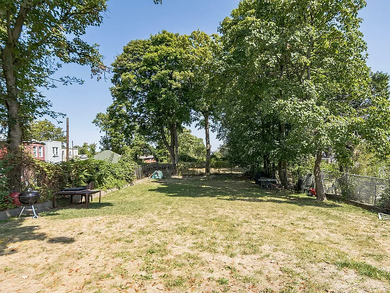 639 Tompkins Ave #1 — Photo 17