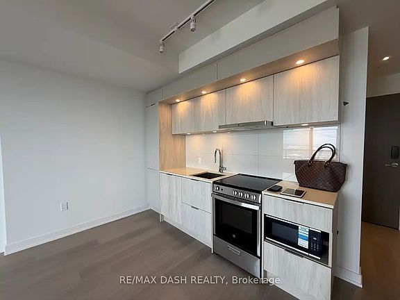 4th image of 448 Burnhamthorpe Rd W #5604