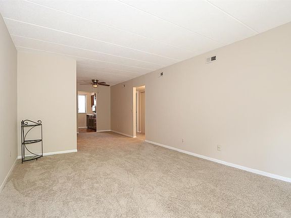 4th image of 448 Grand Ave Unit 5