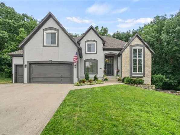 5812 NW Hickory Pl, Parkville, MO 64152