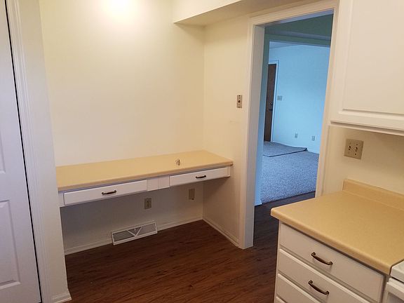 5th image of 2721-2721A Bowen St #2721