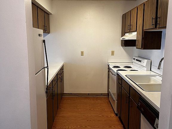 3rd image of 5801 Enterprise Dr APT A2