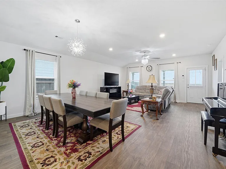 318 Merriman Rd — Photo 9