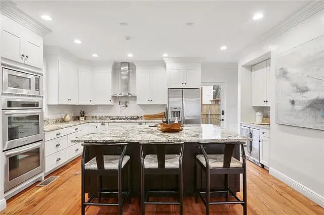 6323 Perrier St — Photo 8