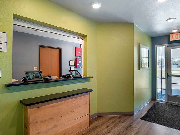 Lobby and Guest Check-in