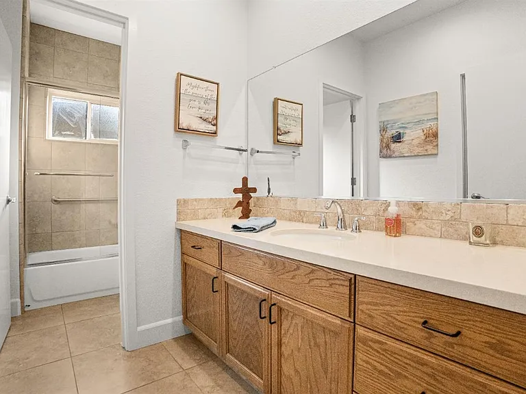 2585 Central Park Dr — Photo 21