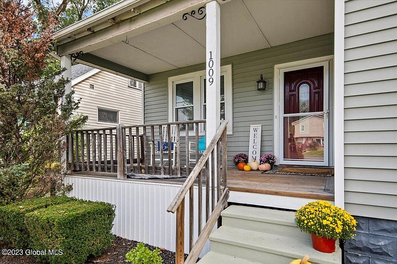 3rd image of 1009 Beverly Street