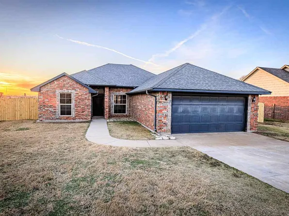 305 Marilyn Glover Dr, Elgin, OK 73538