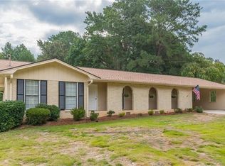 598 Rollingwood Dr, Stone Mountain, GA 30087