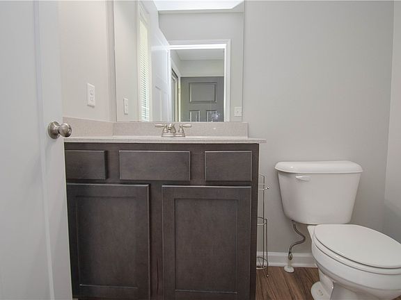 4th image of 105 SE Trillium Dr