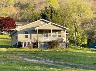 1018 W Forrest St, La Follette, TN 37766
