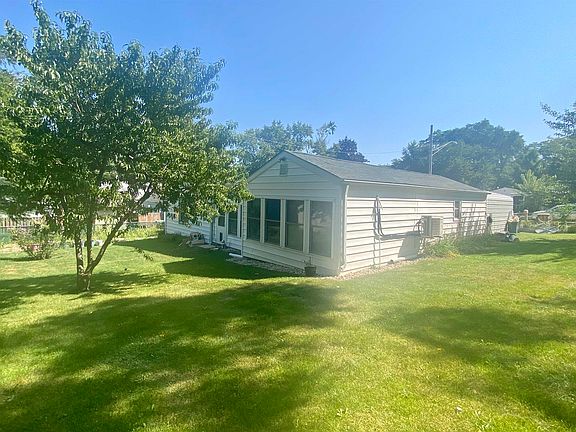 4th image of 3031 Marshall St