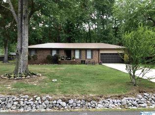 308 Waddill Dr, Rainbow City, AL 35906