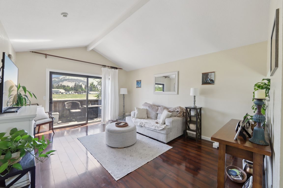 Benicia Dr-1306-008.jpg