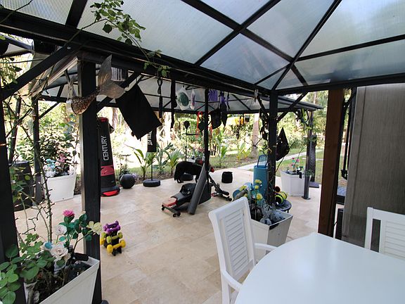 4th image of 930 Rambling Drive Circle