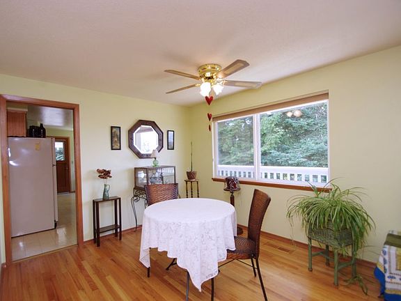 3rd image of 4216 Olympic Blvd W