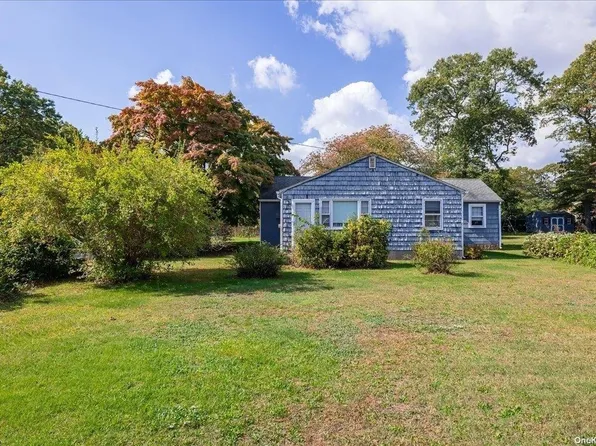 646 Blue Point Road, Holtsville, NY 11742