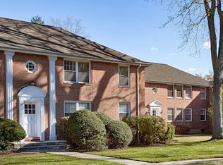 194 Woodrow St APT B, West Hartford, CT 06107