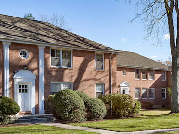Sedgwick & Woodrow Apartments, 22 Sedgwick Rd #18-C, West Hartford, CT 06107
