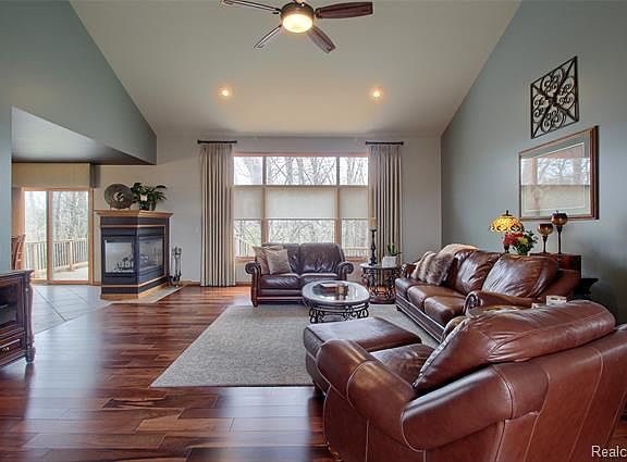 4th image of 16145 White Water Dr