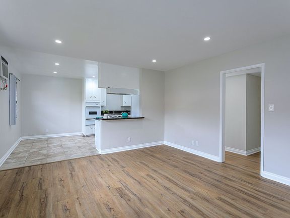 2nd image of 209-215 E Live Oak Ave #209-05