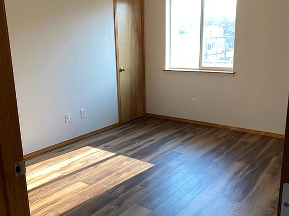 2nd image of 543 NE Elm St #543
