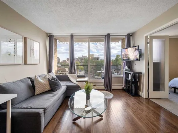 505 N 19th Ave SW #306, Calgary, AB T2S 0E4