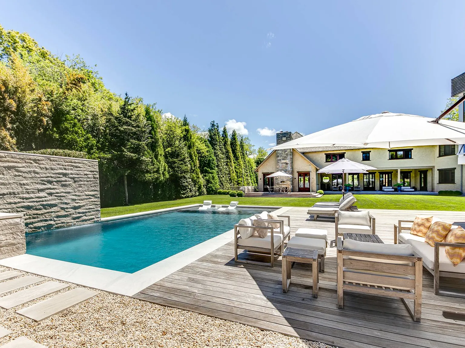 Astounding Compound In Atterbury Hills — Photo 2