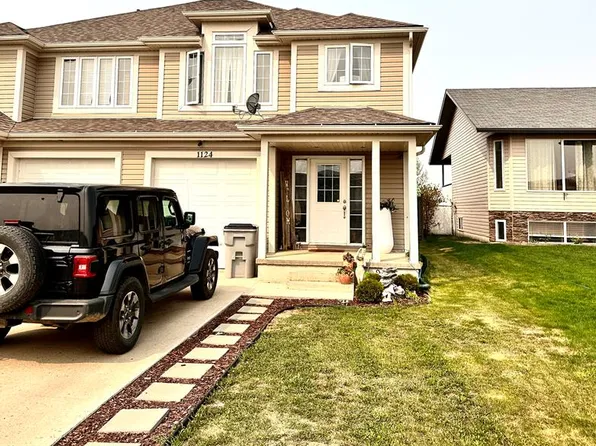 1124 E 24th St, Wainwright, AB T9W 1W4
