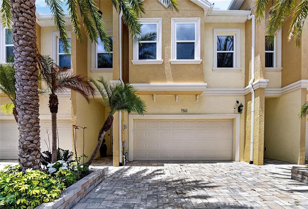 3 bed, 2.5 bath, 2230 sqft, $3,350 — Photo 1