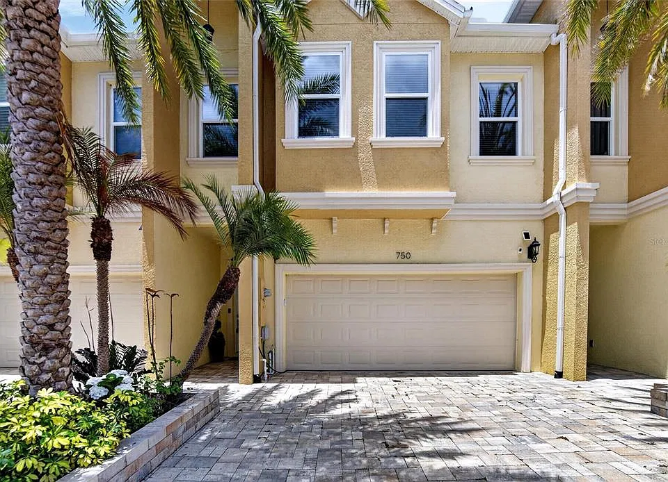 750 Grand Cypress Ln