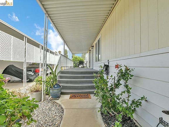 4th image of 263 Coral Dr