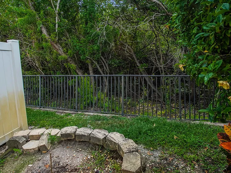 740 Vallance Way NE — Photo 17